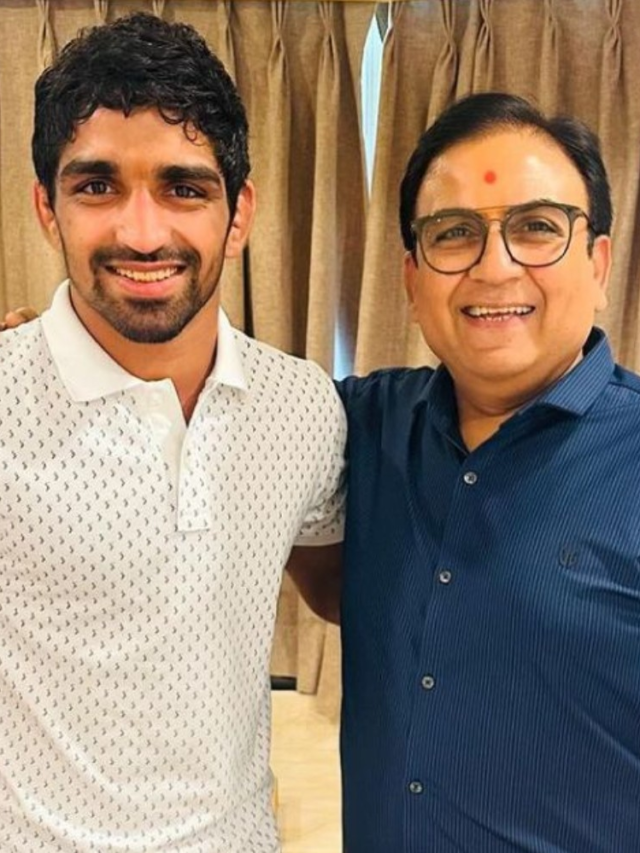 Taarak Mehta Ka Ooltah Chashmah’s Dilip Joshi pulls a Jethalal on Olympic winner Aman Sehrawat, gifts him jalebi fafda